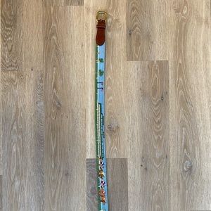 Size 32. Horse race hand-stitched needlepoint belt. Excellent condition.
